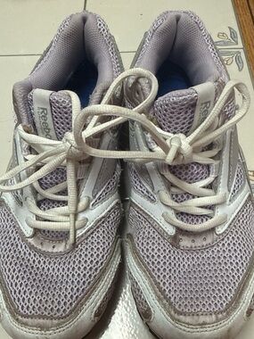 Reebok Women's Light Purple and White Mesh Sneakers